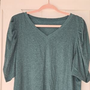 Amazon Women's V-Neck Short Sleeve Top in Green